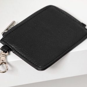 Light Traveler Card Wallet-Black Distressed Pebble